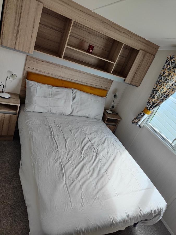 J6 Static Caravan, Fairway Holiday Park Сандаун Екстериор снимка