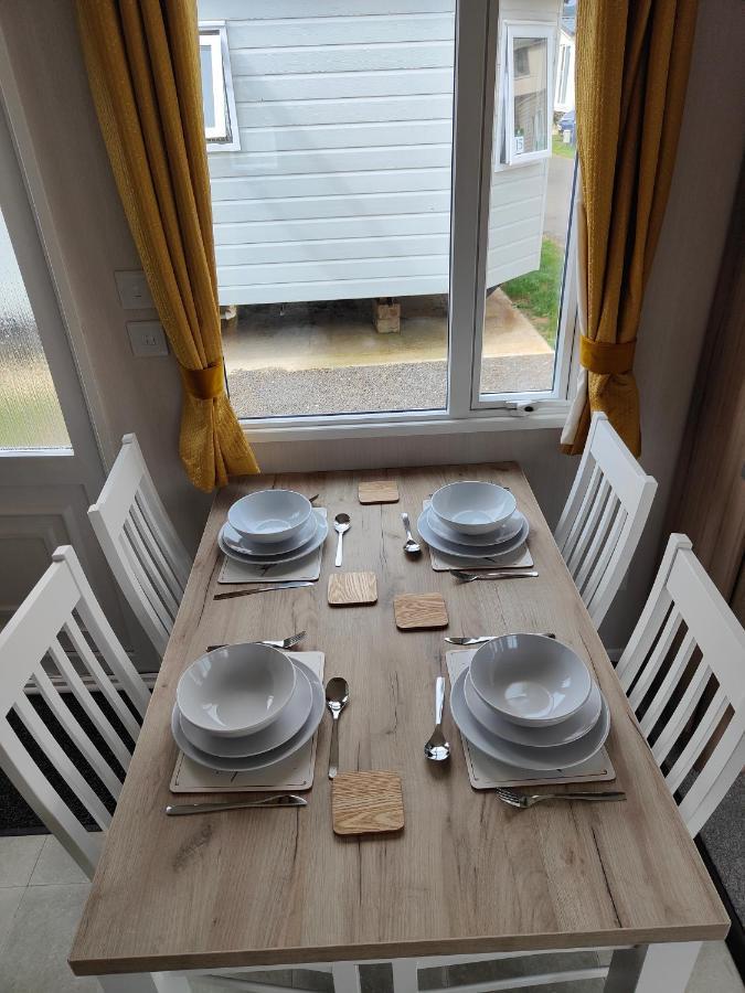 J6 Static Caravan, Fairway Holiday Park Сандаун Екстериор снимка