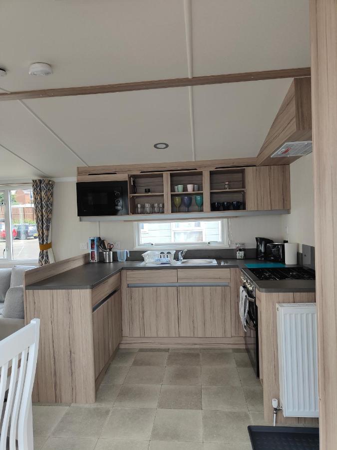 J6 Static Caravan, Fairway Holiday Park Сандаун Екстериор снимка