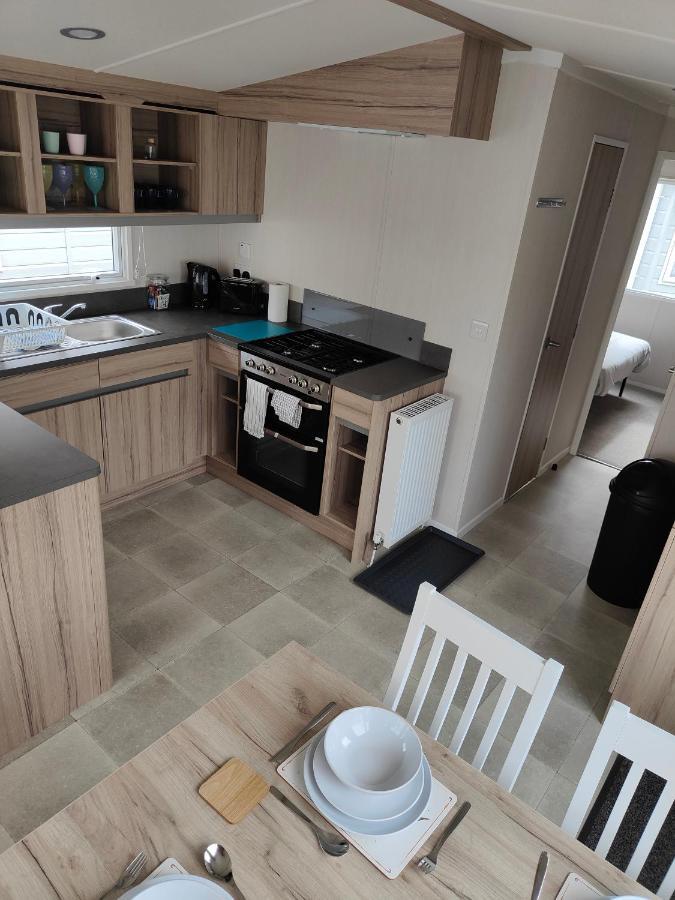 J6 Static Caravan, Fairway Holiday Park Сандаун Екстериор снимка
